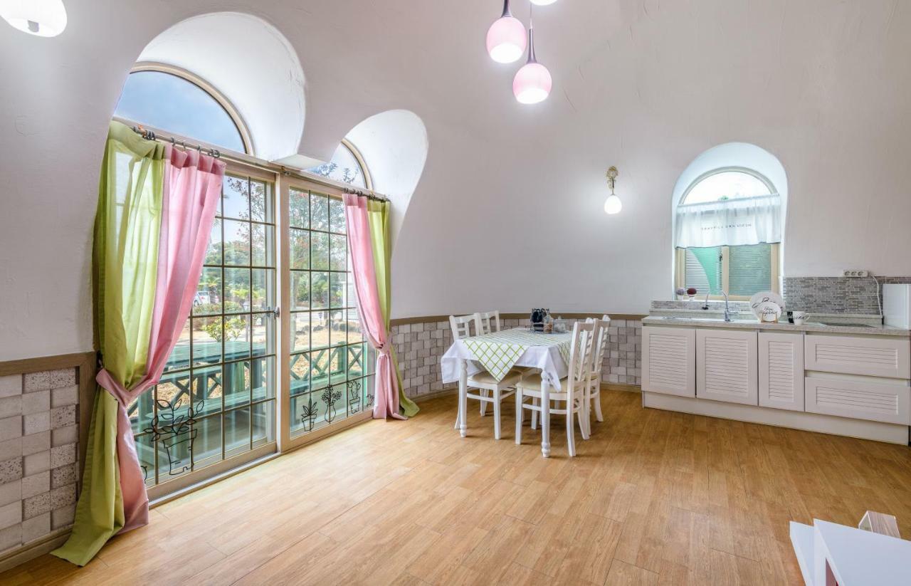 Domgrami Pension Seogwipo Exteriör bild